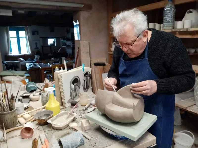Pascal Verchère dans son atelier