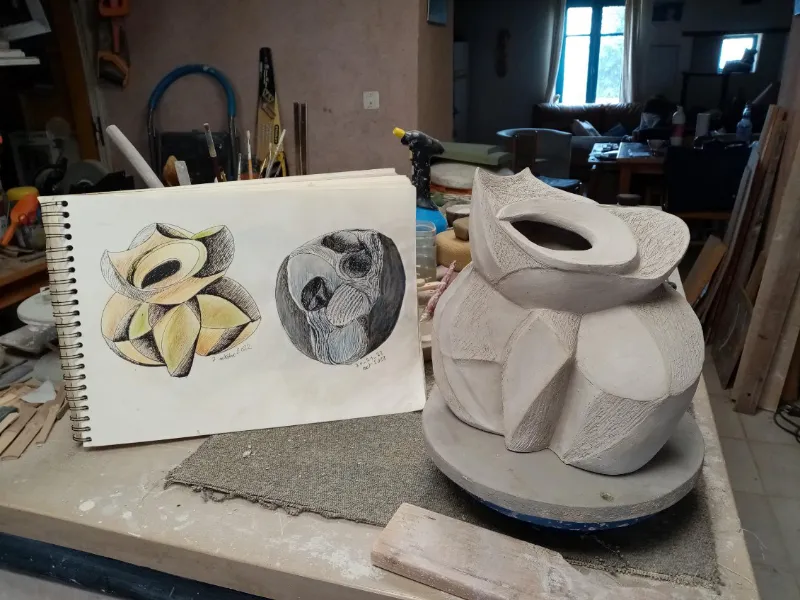 Sculpture et son croquis préparatoire