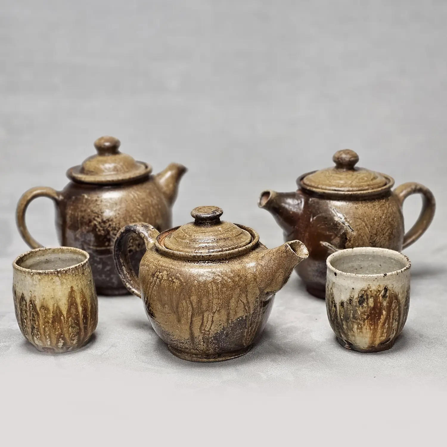 Théières et gobelets